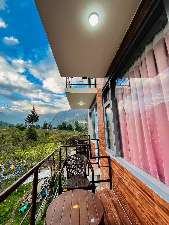 Apple Flower With Balcony And Mountain View Manāli Exteriér fotografie
