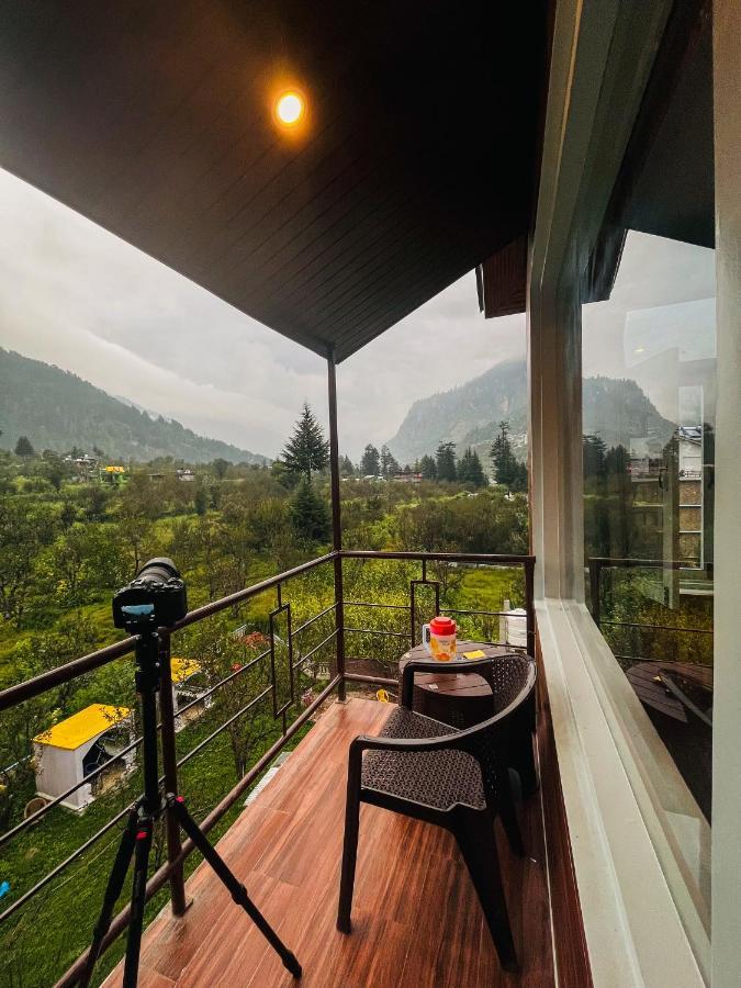 Apple Flower With Balcony And Mountain View Manāli Exteriér fotografie
